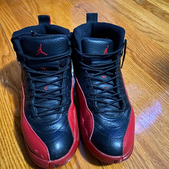 Jordan 12 Flu Games - Picture 3 of 4